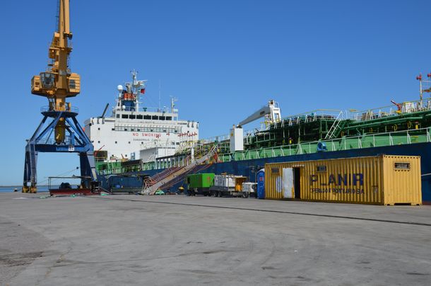 Se aprobó el decreto de desmonopolización de venta de combustibles en los puertos.