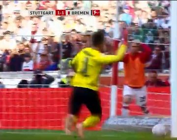 Gol en contra de&nbsp;Ron-Robert Zieler, del VfB Stuttgart
