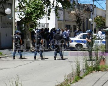 Violentos incidentes dejan tres heridos en la UOCRA de Zárate