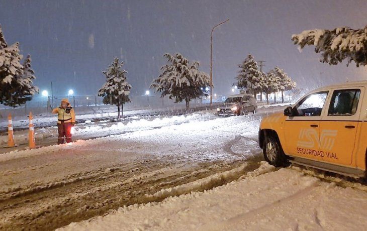 Rige alerta por nieve en tres provincias