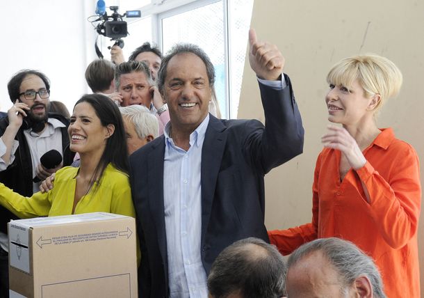 Las perlitas del balotaje: el falso Papa con Scioli, campanadas para Vidal y las facturas de Macri