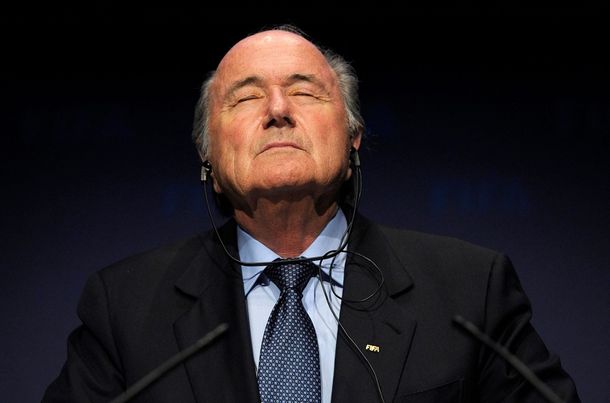 Joseph Blatter fue internado de urgencia