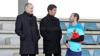 cumbre en barcelona: sabella, junto a messi y mascherano cumbre en barcelona: sabella, junto a messi y mascherano