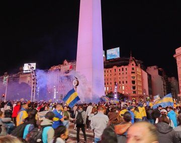 Los hinchas de Boca festejaron el título en el Obelisco