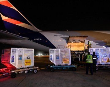 Llegaron 326 mil dosis de AstraZeneca que se suman al plan de vacunación