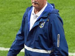 scolari hizo una insolita defensa tras la paliza scolari hizo una insolita defensa tras la paliza