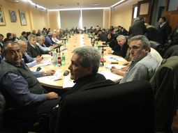 la cgt presiona con un paro general, pero aun no le pone fecha la cgt presiona con un paro general, pero aun no le pone fecha