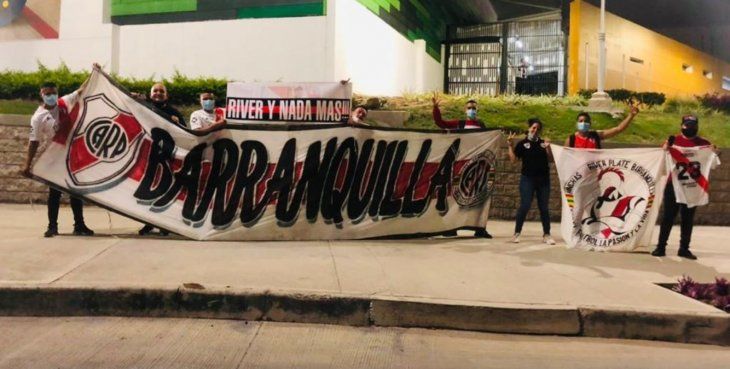 River: incidentes en la puerta del hotel donde se hospeda el plantel