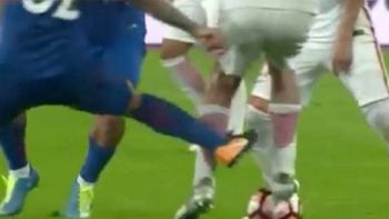 El Apache no se bancó la goleada El Apache no se bancó la goleada