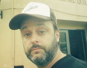 Alejandro Pollo Cerviño, la voz del estadio de Quilmes, fue detenido por cargar a los hinchas de Lanús.