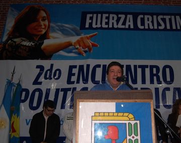 La política no es ocuparse de famosos y de deportistas