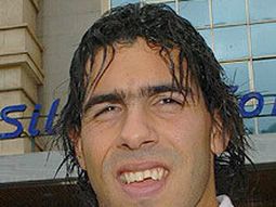 Carlos Tevez luce su nuevo look