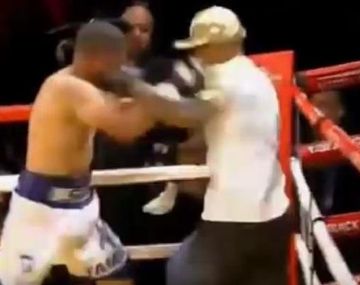 López siguió con las piñas después del nocaut