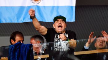 Diego Maradona, durante el partido de Delbonis en la final de la Copa Davis en Zagreb Diego Maradona, durante el partido de Delbonis en la final de la Copa Davis en Zagreb
