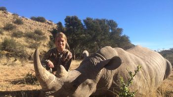 indignacion en facebook por una cazadora de animales indignacion en facebook por una cazadora de animales