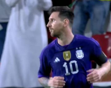 Encendido: el golazo de Messi antes de que termine el primer tiempo