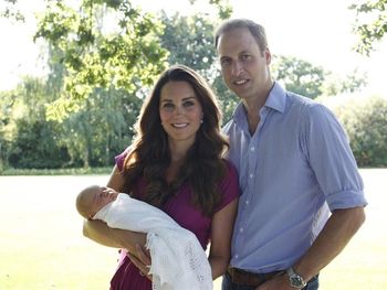 Publican la primera foto oficial del hijo de William y Kate