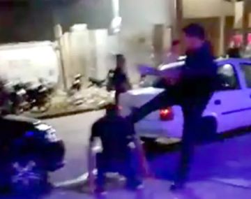 Impactante video: patovica noqueó a un joven en Sáenz Peña