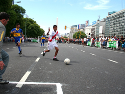 El fútbol gana los barrios en la más autóctona de sus versiones, el fútbol callejero