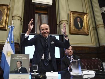 Dieron de alta a Carlos Menem tras superar una neumonía
