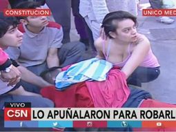 Un empleado de un súper intentó evitar un robo y lo apuñalaron