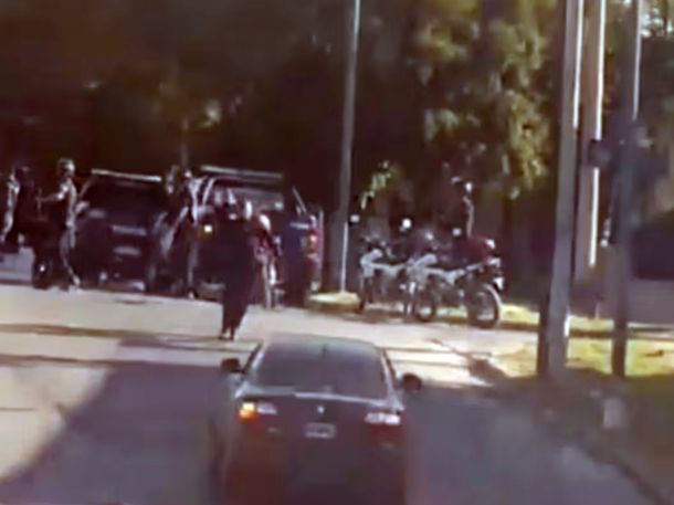 Máxima tensión en Córdoba: arrojaron una granada a un patrullero en un operativo policial