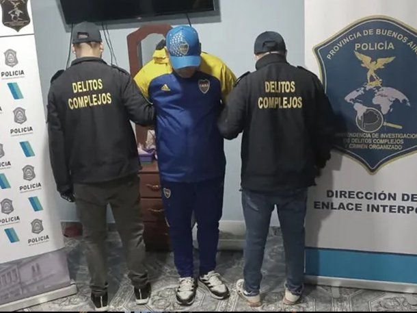 Detuvieron a un barrabrava de Boca vinculado a la mafia china cuando viajaba a la final