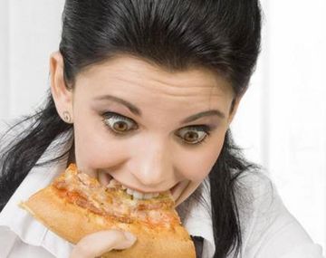 Llamó a la policía porque la pizza le salió con poco queso