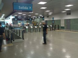 Robo y tiros en el subte A