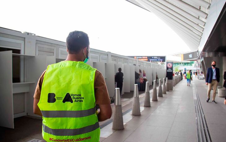 Ciudad también pedirá restricción de turistas de países con las cepas Kent y Manaos
