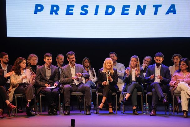 Carolina Cosse lanzó su plan de gobierno en el teatro El Galpón.