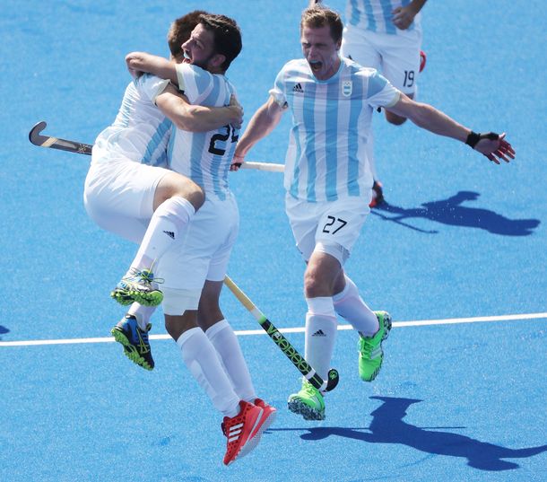 Los Leones aplastaron al campeón Alemania y se aseguraron una medalla