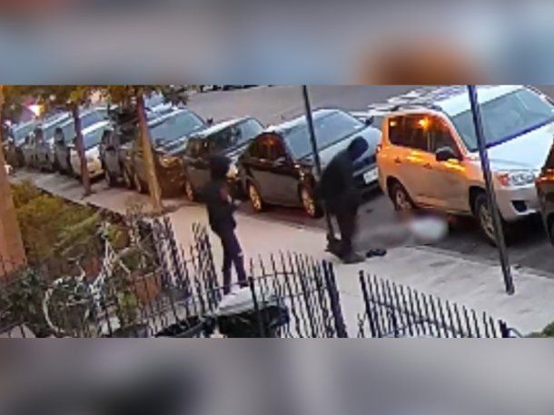 Cámaras de seguridad captan el momento en el que asesinan de una piña a un hombre de 61 años