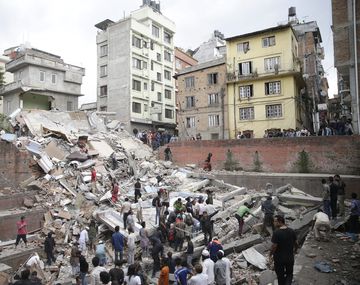 Terremoto en Nepal: ya son más de 1.800 los muertos y 4.600 heridos