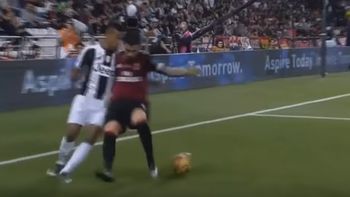 a lo riquelme: mira este lujo de alex sandro en la supercopa de italia a lo riquelme: mira este lujo de alex sandro en la supercopa de italia