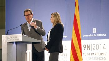 El presidente de la Generalitat, Artur Mas, junto a la vicepresidenta, Joana Ortega, valoraron la jornada del 9N como un éxito total. El presidente de la Generalitat, Artur Mas, junto a la vicepresidenta, Joana Ortega, valoraron la jornada del 9N como un éxito total.