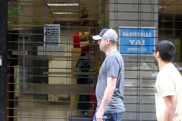 Los bancarios amenazan con volver a parar este viernes