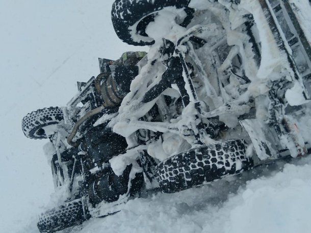 Mendoza: un camión de Gendarmería volcó en Alta Montaña