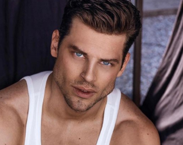 CEO de la mandíbula: un modelo cambió su cara tras meses de entrenamiento maxilar