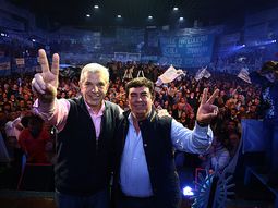 dominguez y espinoza lanzaron su formula con criticas a la oposicion dominguez y espinoza lanzaron su formula con criticas a la oposicion