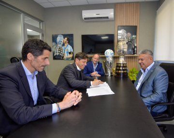 Acuerdo entre Provincia y AFA: podrá tramitarse el DNI en los clubes