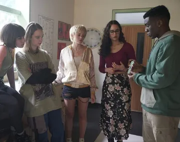 Está basada en un libro premiado y atrapa por su trama