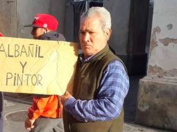 El pintor que pide trabajo, furor en Facebook