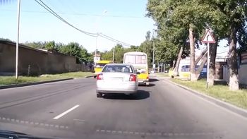 de pelicula: le ladro un perro, se asusto y lo atropellaron de pelicula: le ladro un perro, se asusto y lo atropellaron