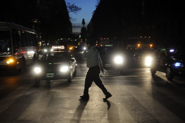 Siguen los cortes de luz varios barrios  de Capital y el Conurbano