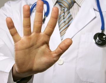 Abusos en consultorios: advierten que sólo 2 de cada 100 víctimas hacen la denuncia