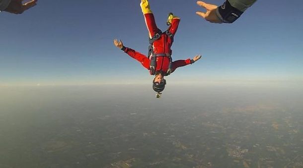 Un paracaidista se suicidó pero antes le avisó a su mujer a través de un video: No abriré el paracaídas