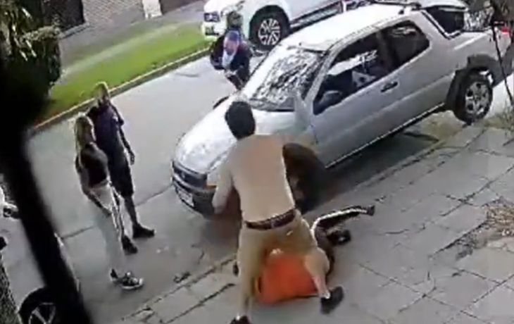 Tras robar un estéreo, vecinos atraparon a un ladrón y le dieron una paliza