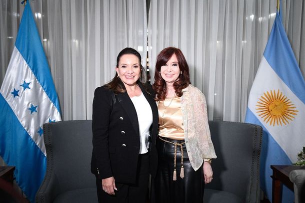 La foto de Cristina Kirchner con Xiomara Castro