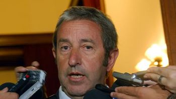 finalmente, julio cobos no vendera medialunas en mendoza